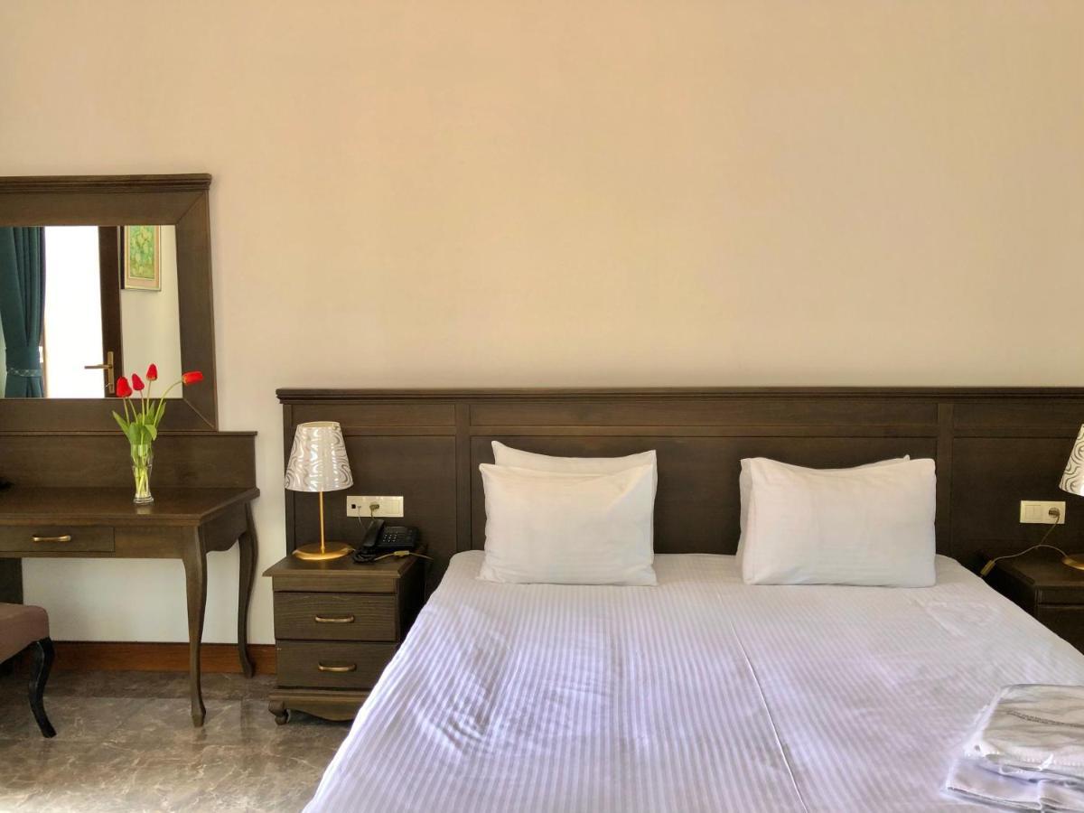 Boutique Hotel O. Galogre Batumi Exterior photo