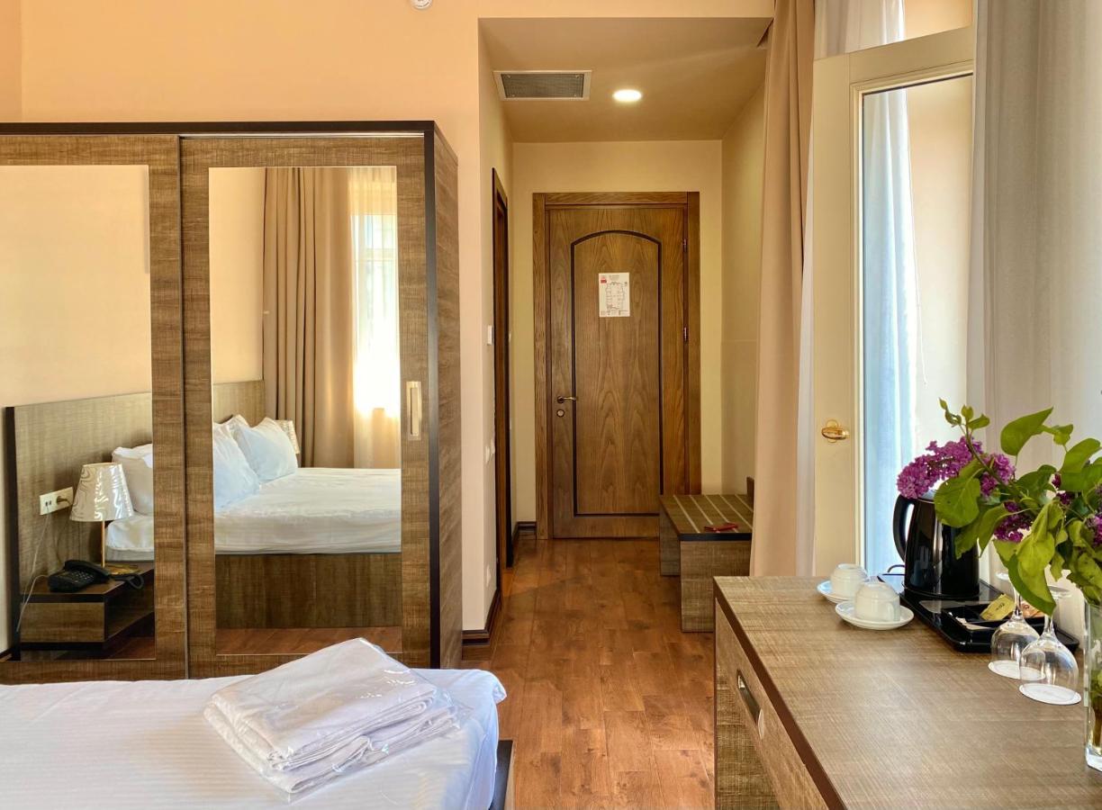 Boutique Hotel O. Galogre Batumi Exterior photo