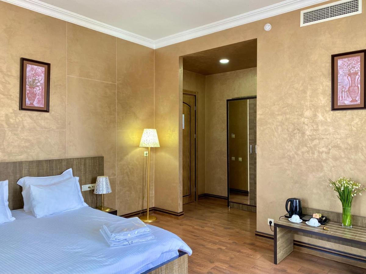 Boutique Hotel O. Galogre Batumi Exterior photo